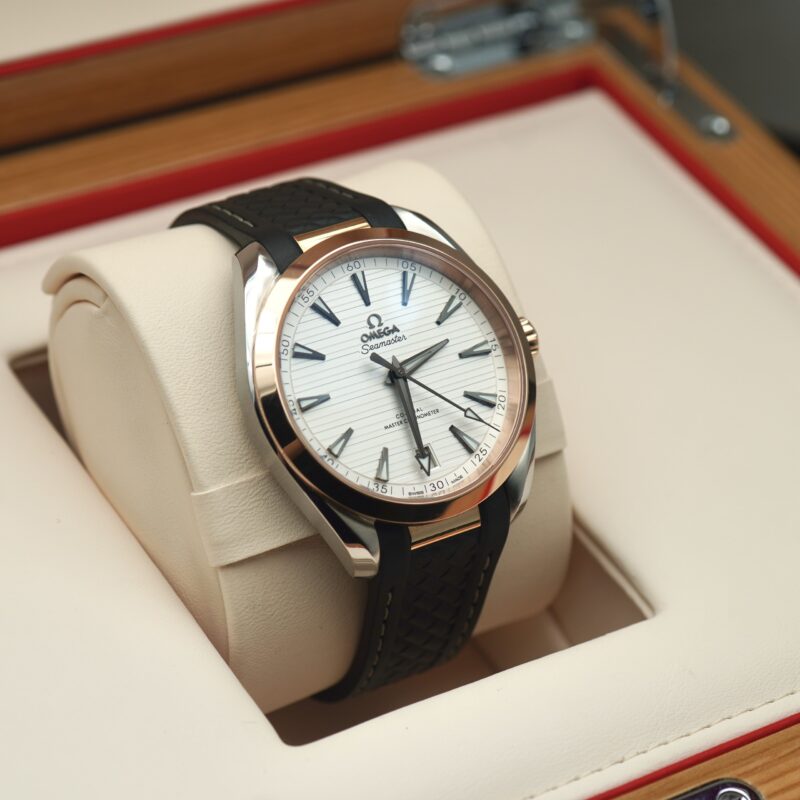 Mẫu đồng hồ Omega Seamaster Aqua Terra 150M 