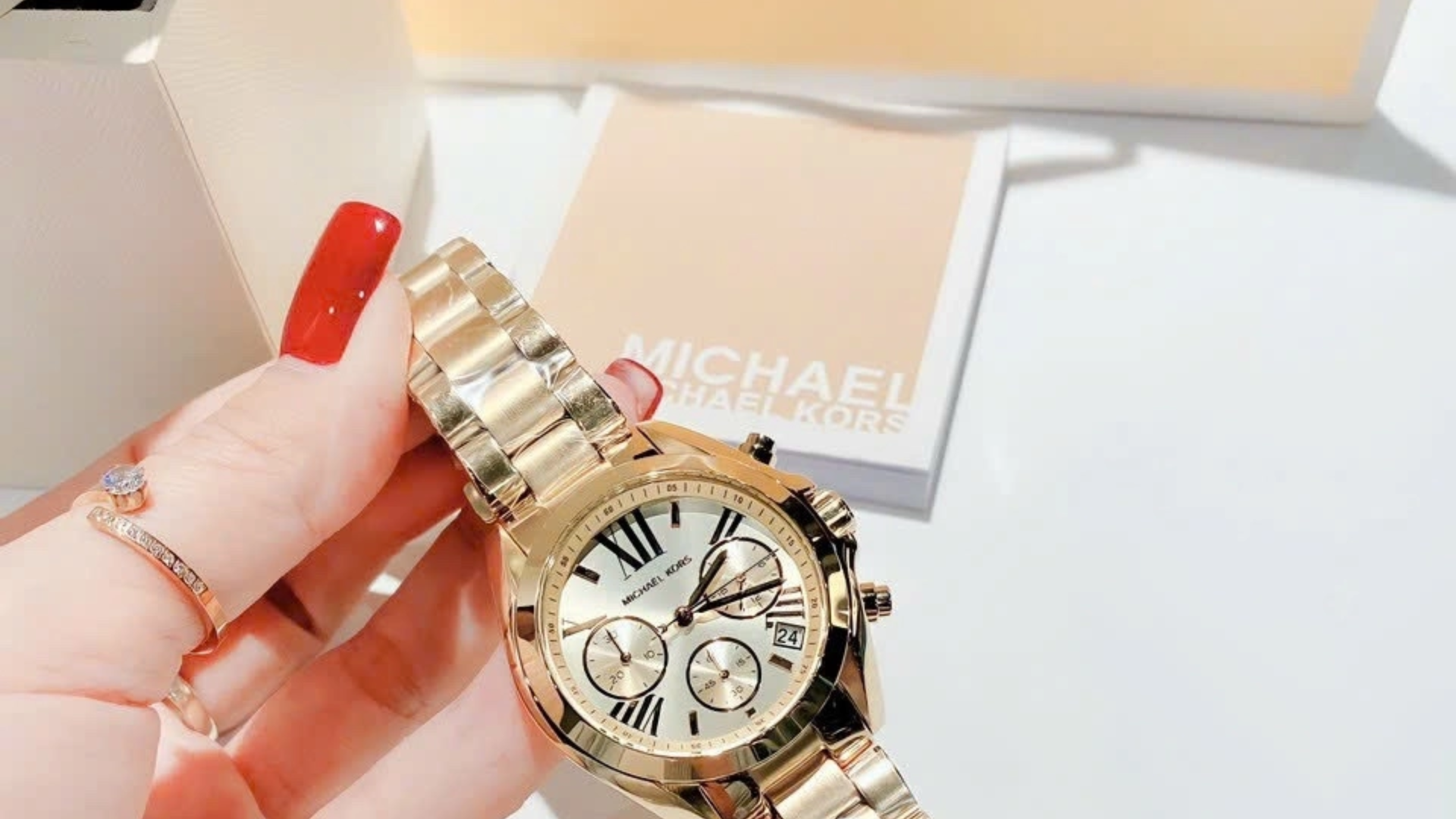 Đồng hồ Michael Kors nữ dây kim loại Michael Kors Bradshaw