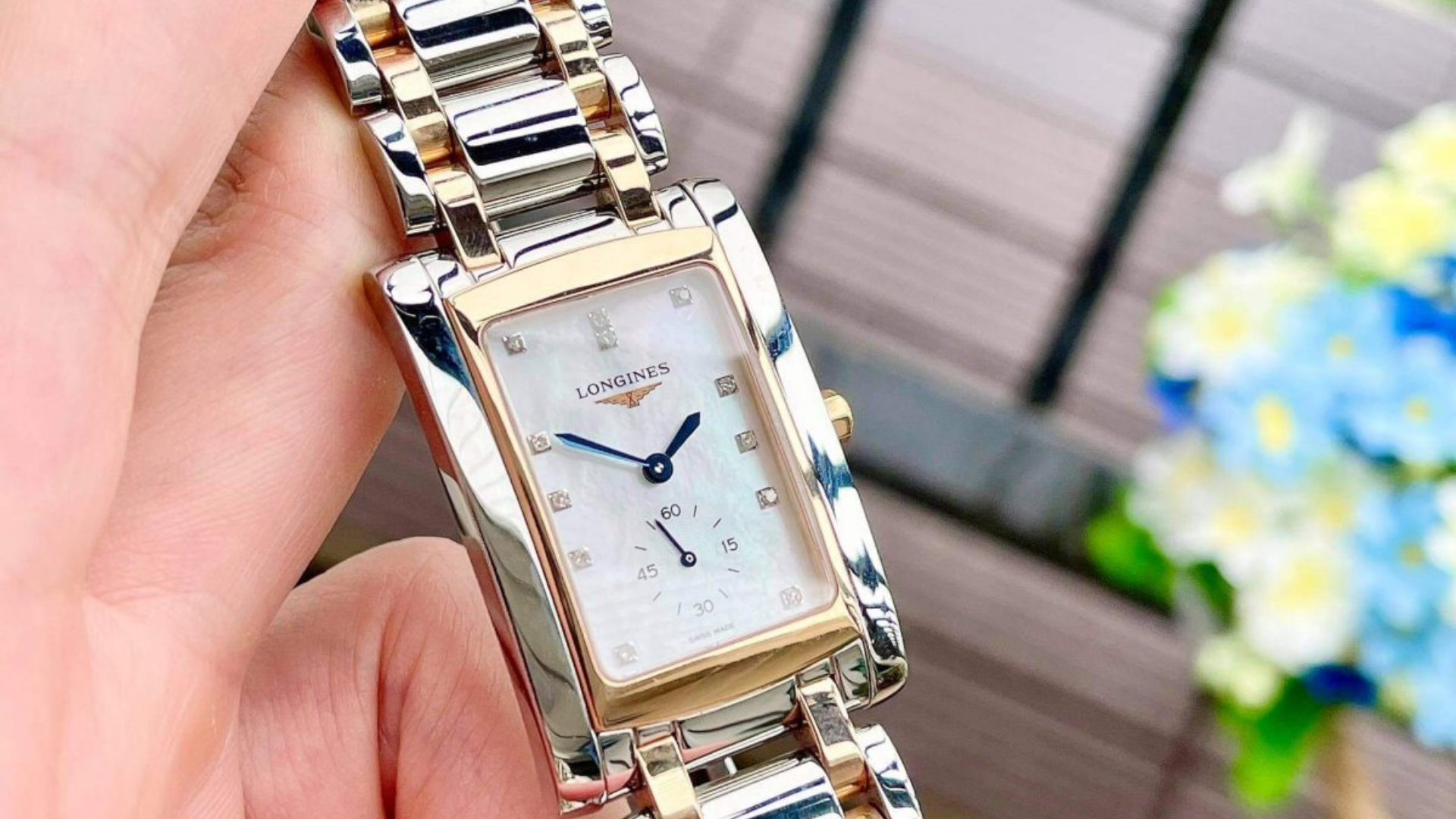 Longines DolceVita: Đồng hồ nữ mặt chữ nhật dây kim loại